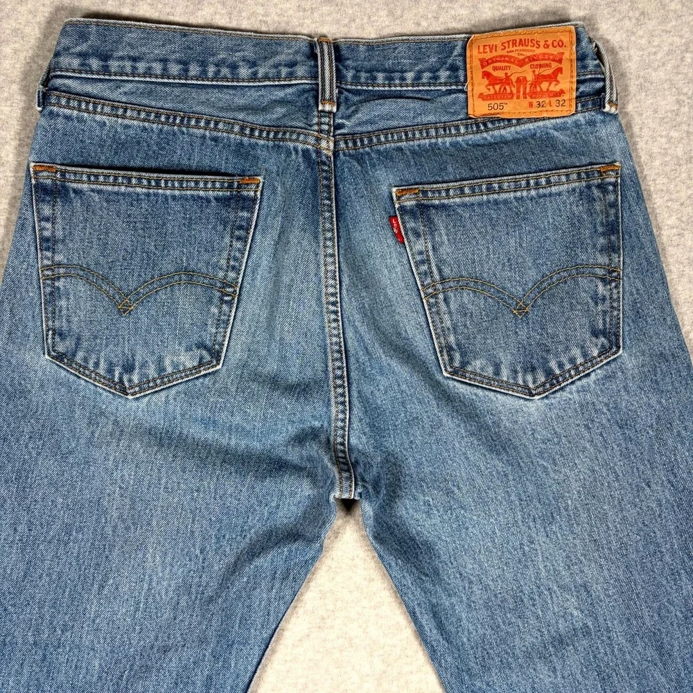 Levi's 505 Jeans Mens 32x32 (Fits 32x31) Blue Denim Regular Fit Medium Wash